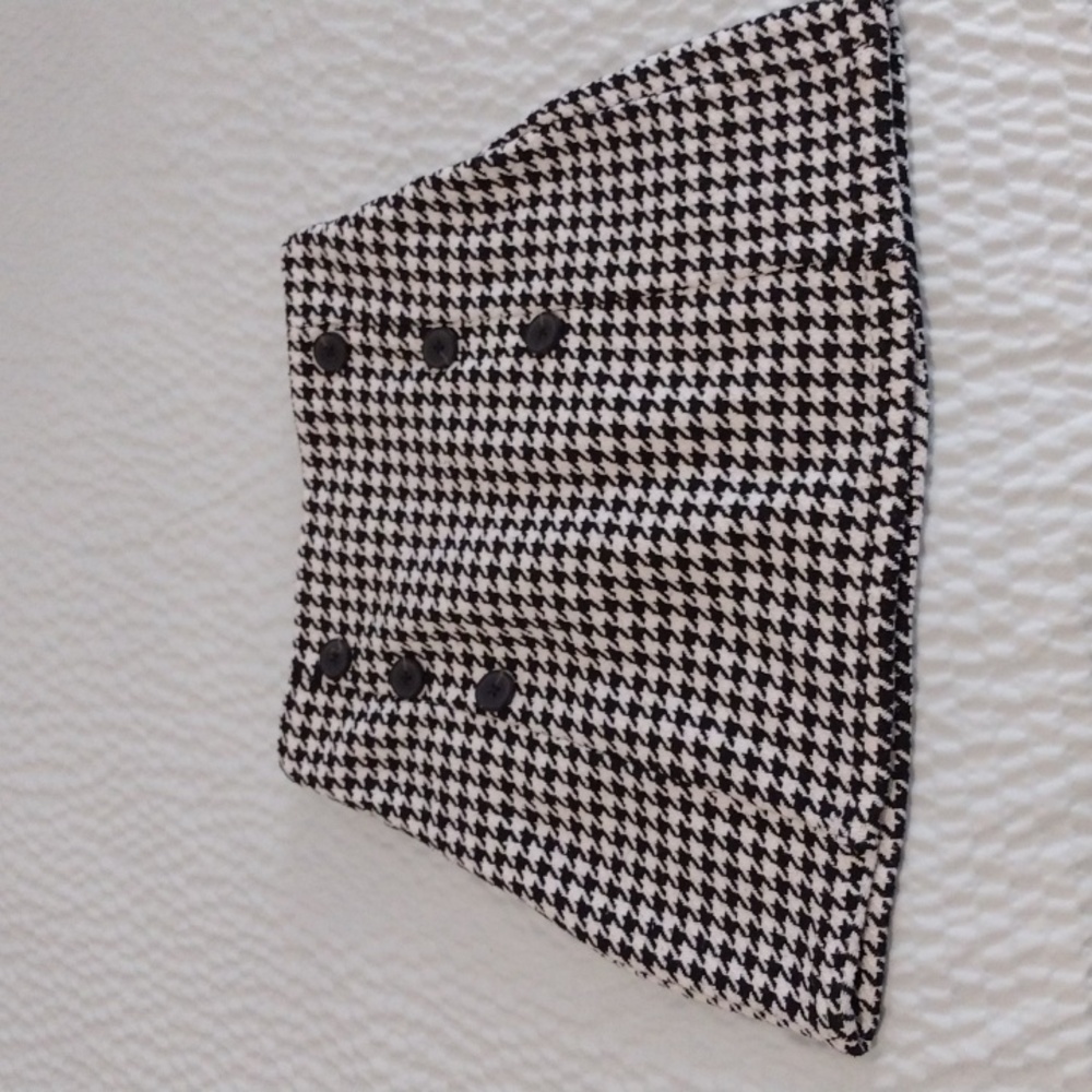 Girls Stylish Black and White Houndstooth Skirt 22 Waist